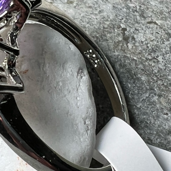🔥Simulated amethyst & diamond flower ring size 7 or 8 - Picture 4 of 5